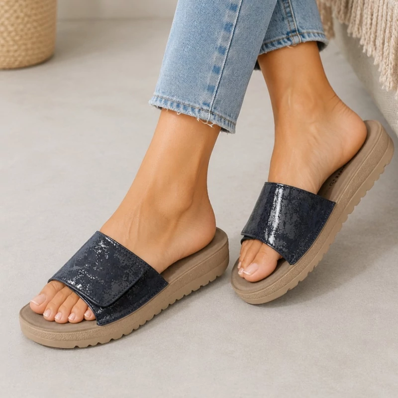 BLY Figgy Velcro papucs