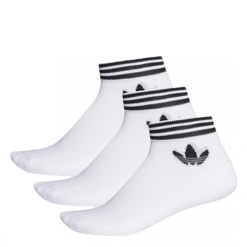 EE1152 adidas